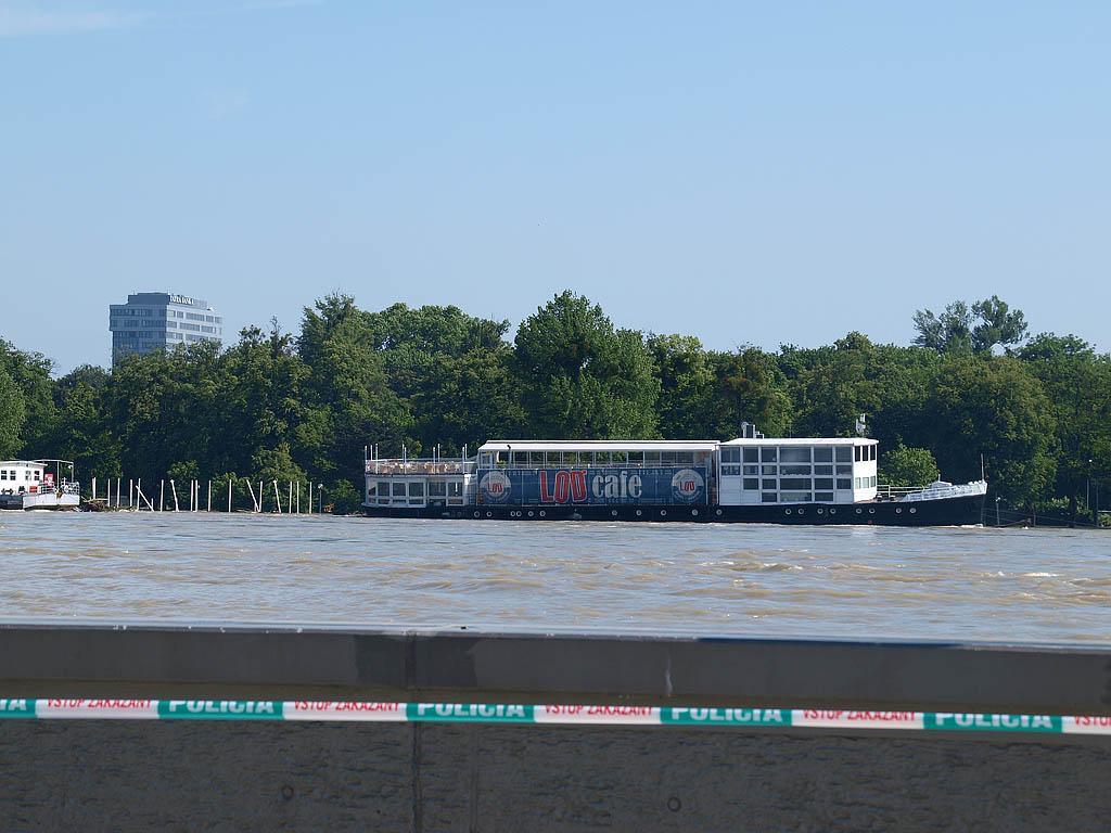 Bratislava: vysoký Dunaj, 7.6.2013 Bratislava
