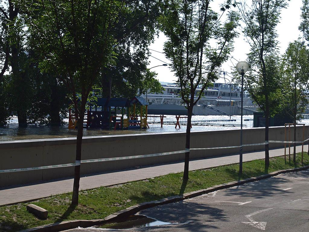 Bratislava: vysoký Dunaj, 7.6.2013 Bratislava