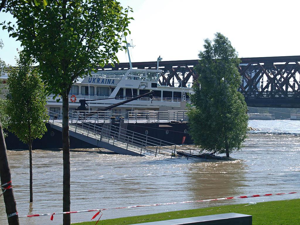 Bratislava: vysoký Dunaj, 7.6.2013 Bratislava