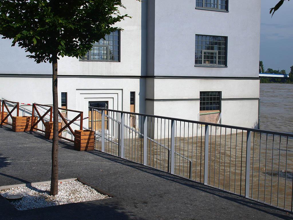 Bratislava: vysoký Dunaj, 7.6.2013 Bratislava