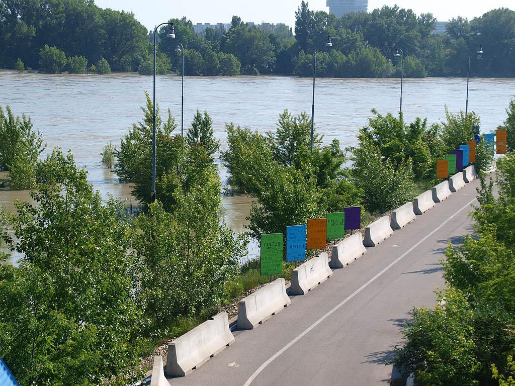 Bratislava: vysoký Dunaj, 7.6.2013 Bratislava