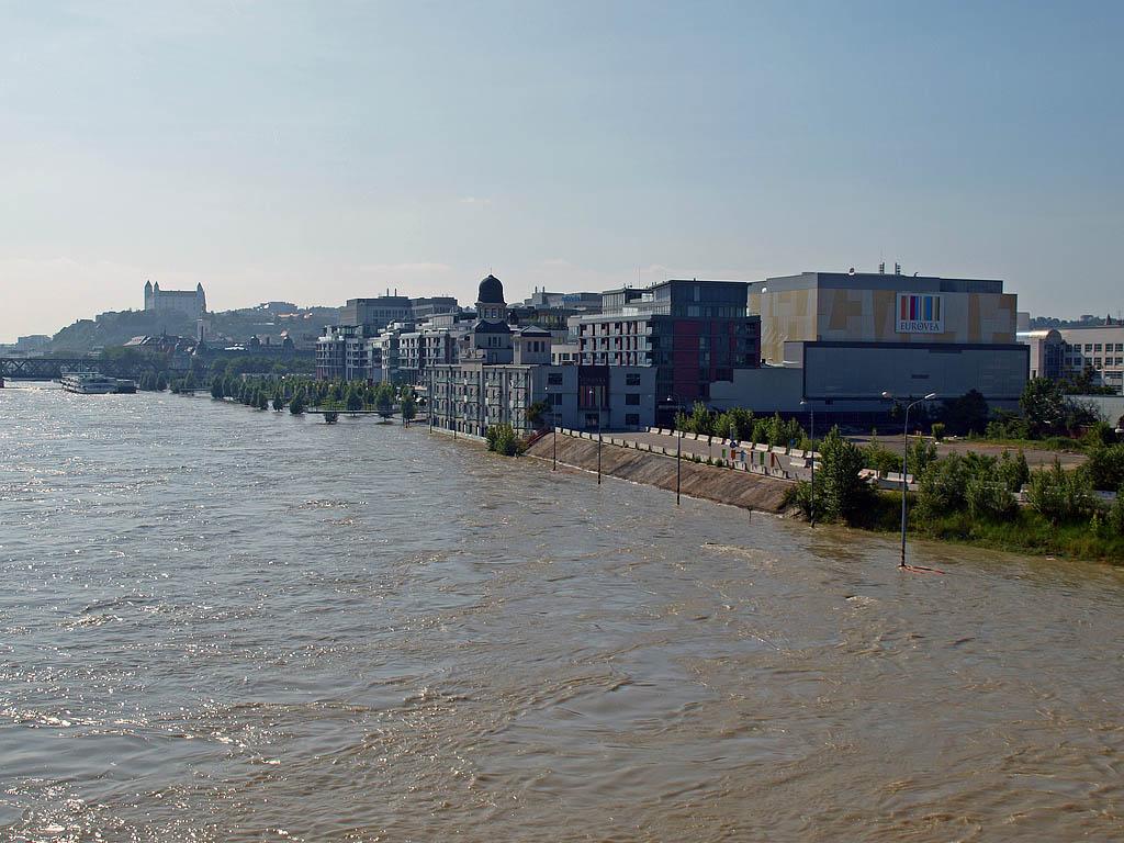 Bratislava: vysoký Dunaj, 7.6.2013 Bratislava