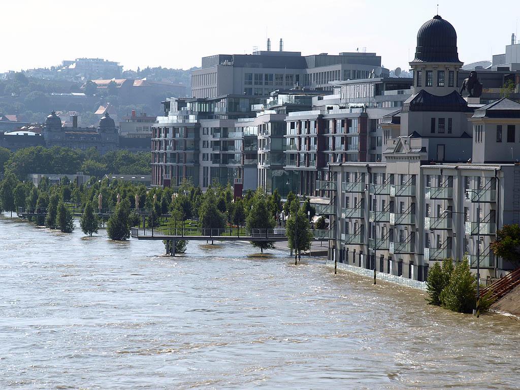 Bratislava: vysoký Dunaj, 7.6.2013 Bratislava
