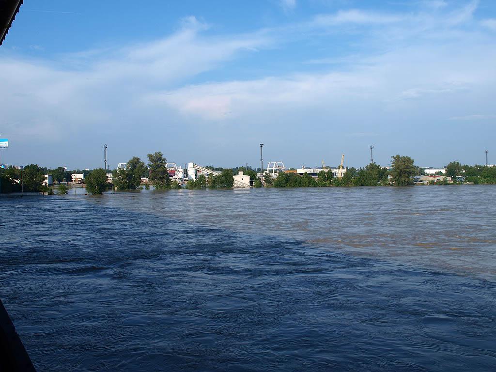 Bratislava: vysoký Dunaj, 7.6.2013 Bratislava