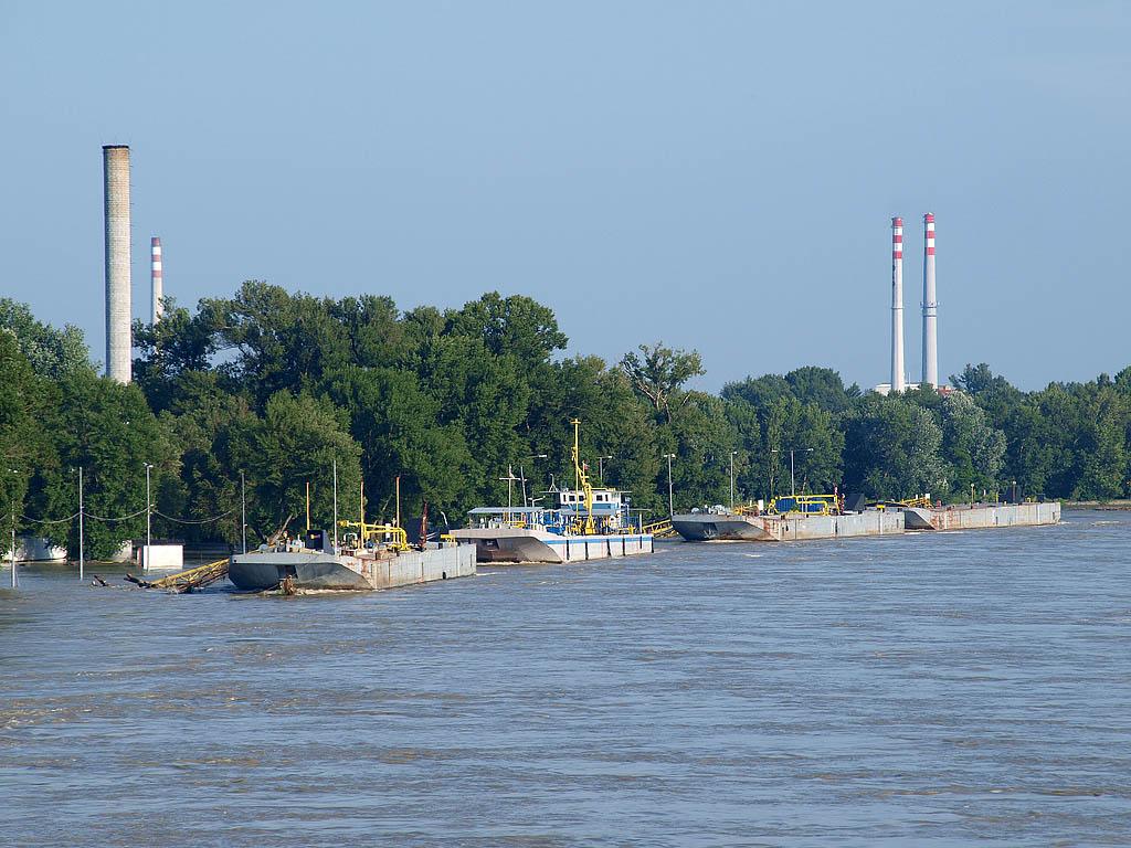 Bratislava: vysoký Dunaj, 7.6.2013 Bratislava