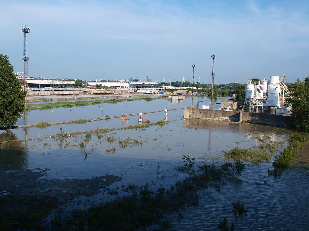 Bratislava: vysoký Dunaj, 7.6.2013 Bratislava