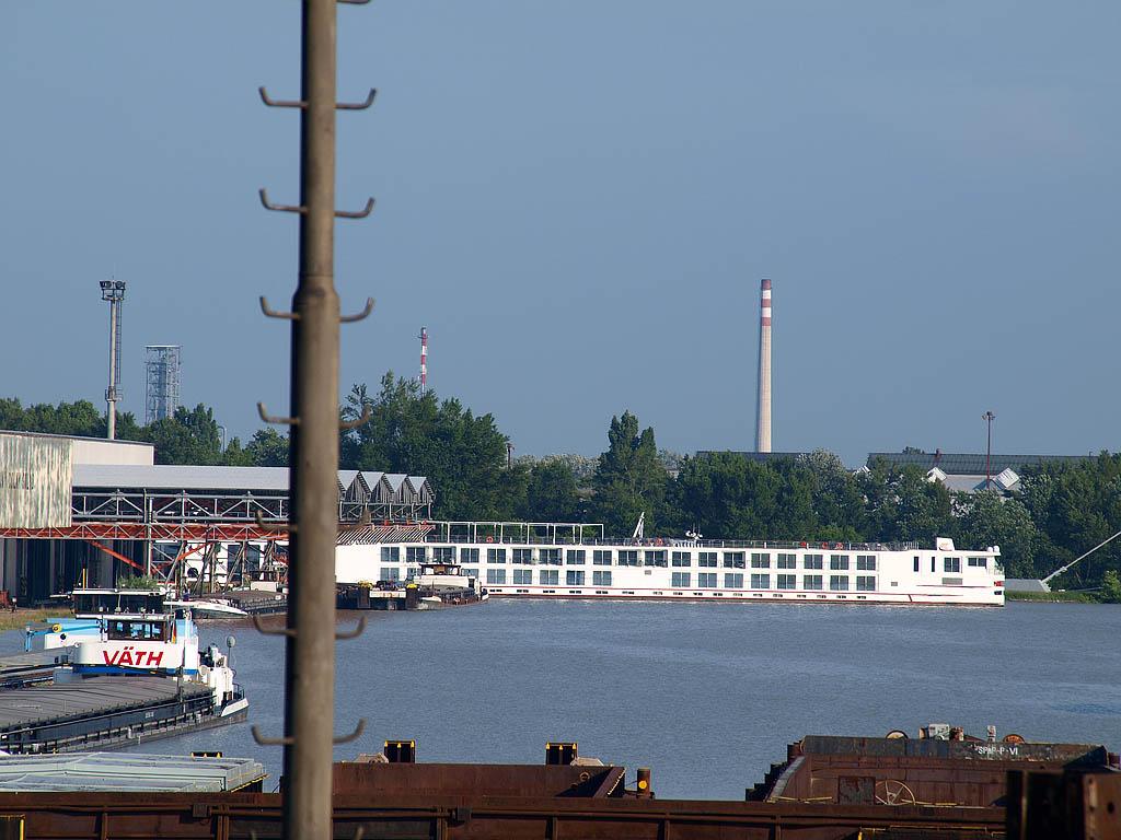 Bratislava: vysoký Dunaj, 7.6.2013 Bratislava