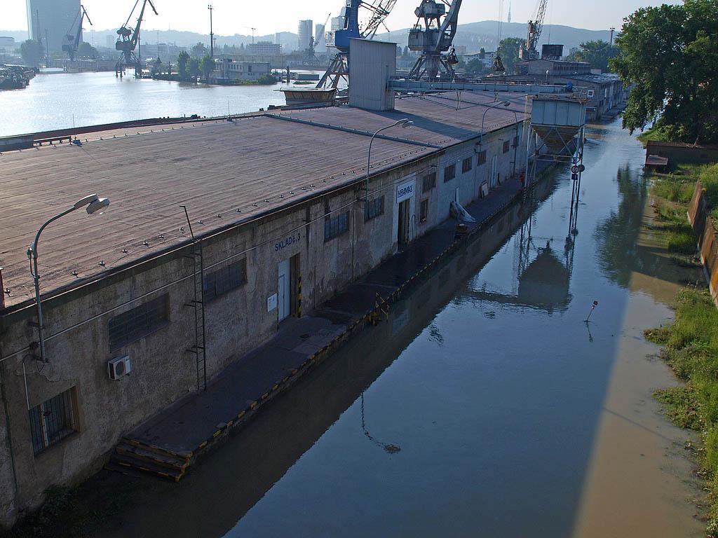 Bratislava: vysoký Dunaj, 7.6.2013 Bratislava