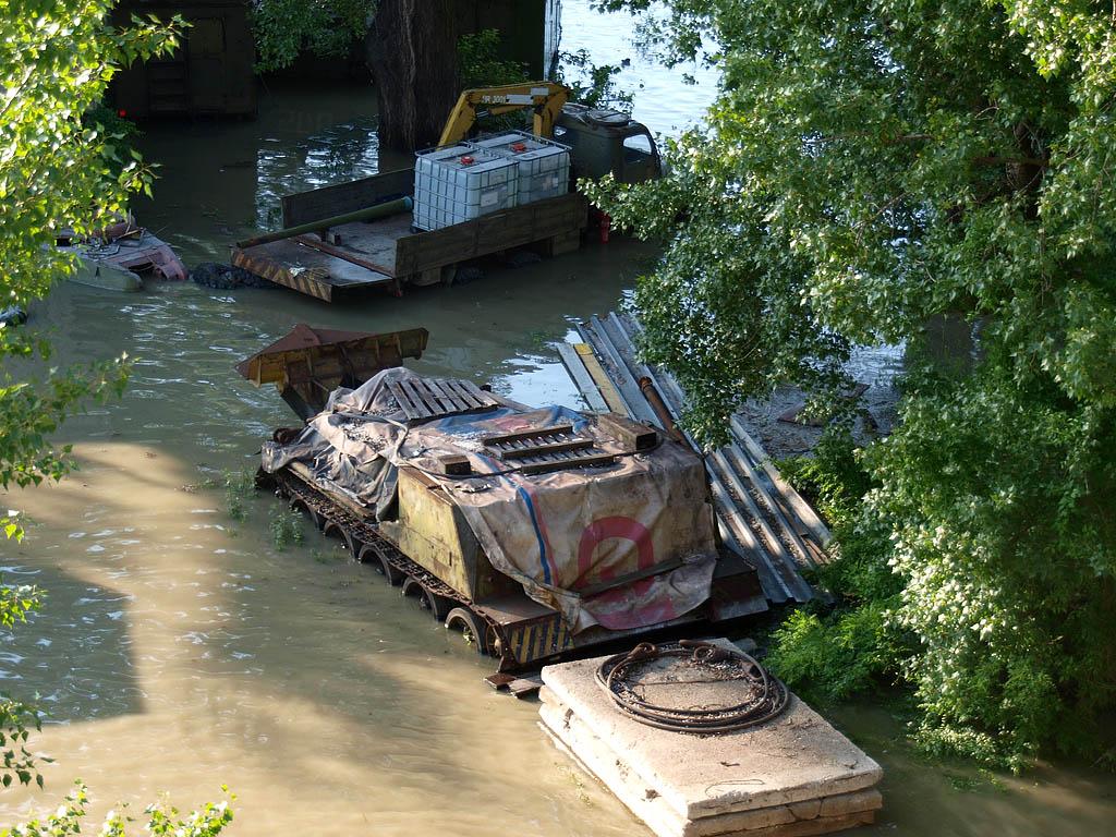 Bratislava: vysoký Dunaj, 7.6.2013 Bratislava
