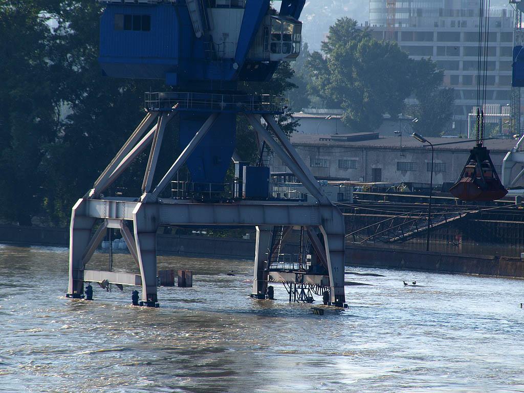 Bratislava: vysoký Dunaj, 7.6.2013 Bratislava