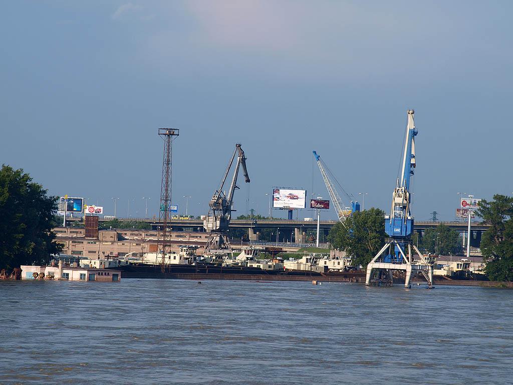 Bratislava: vysoký Dunaj, 7.6.2013 Bratislava