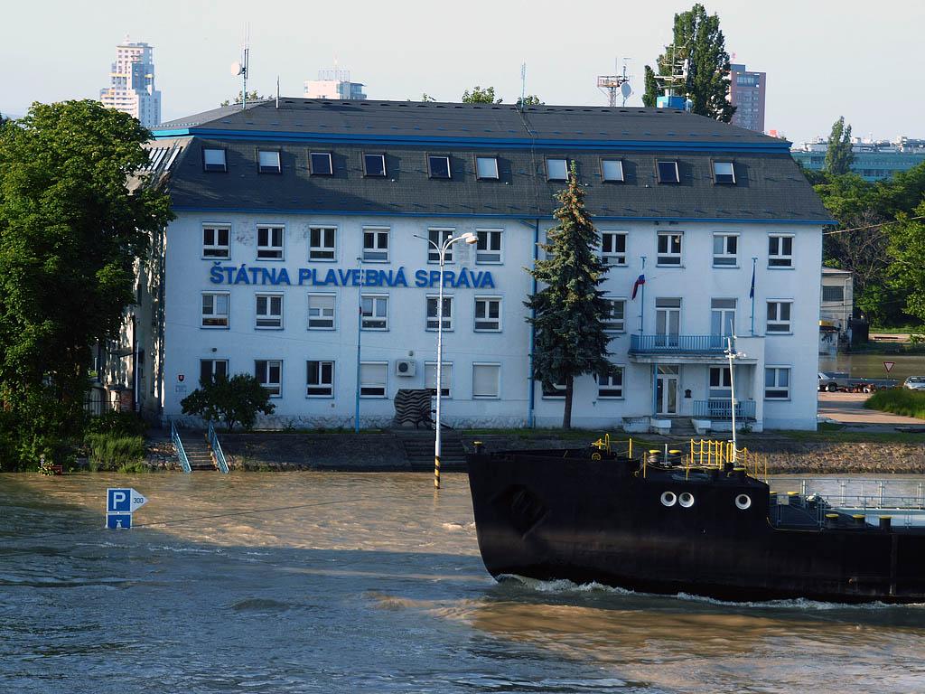 Bratislava: vysoký Dunaj, 7.6.2013 Bratislava