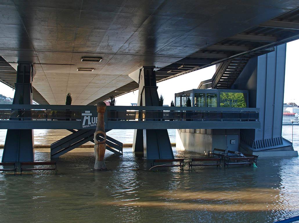 Bratislava: vysoký Dunaj, 7.6.2013 Bratislava