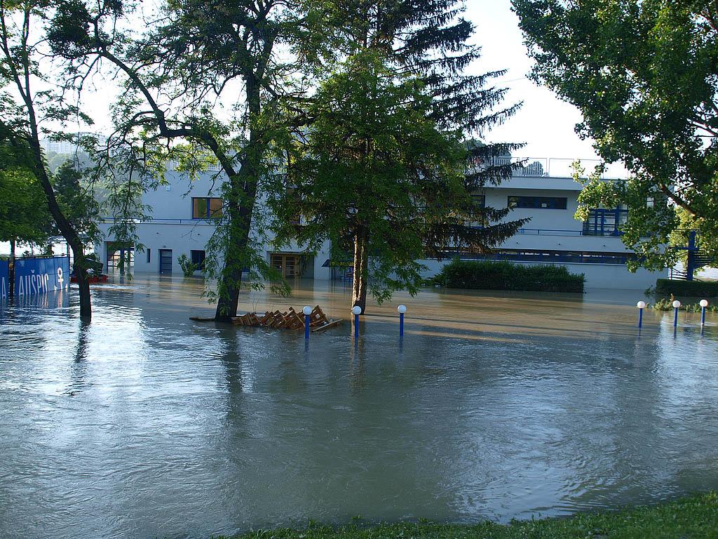 Bratislava: vysoký Dunaj, 7.6.2013 Bratislava