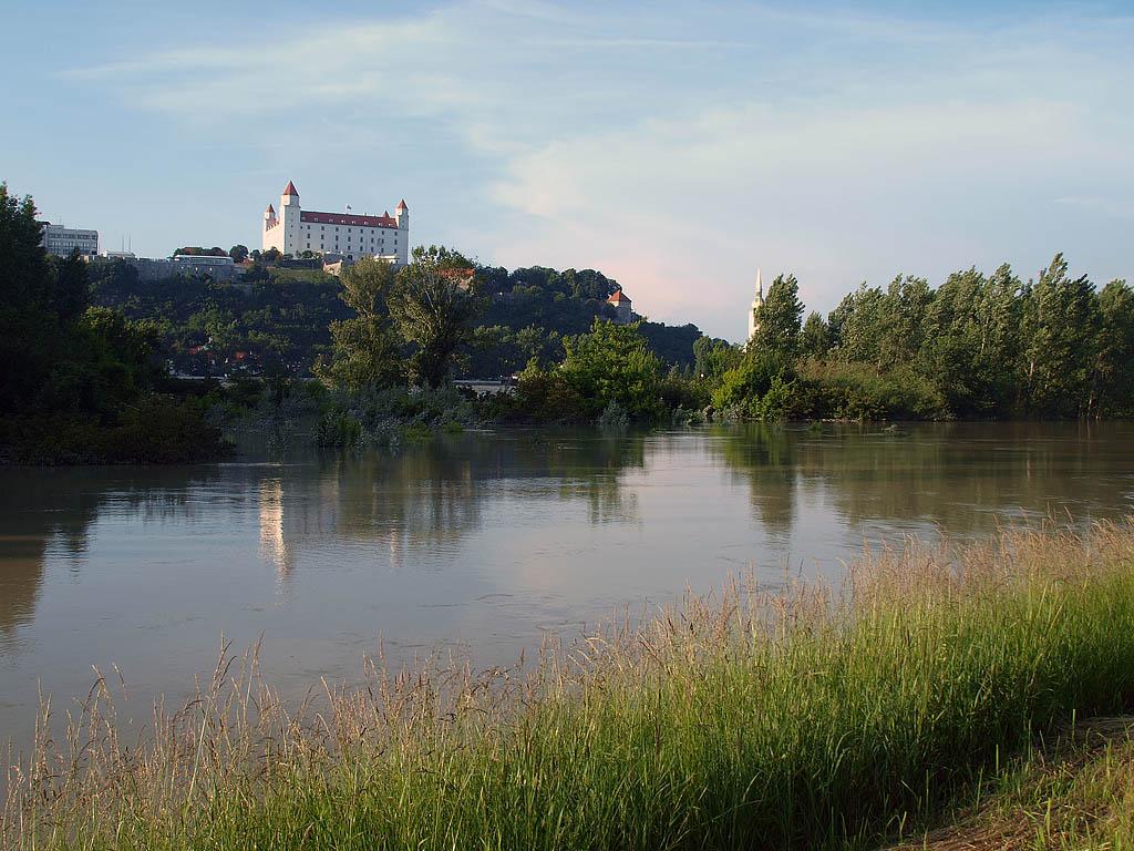 Bratislava: vysoký Dunaj, 7.6.2013 Bratislava