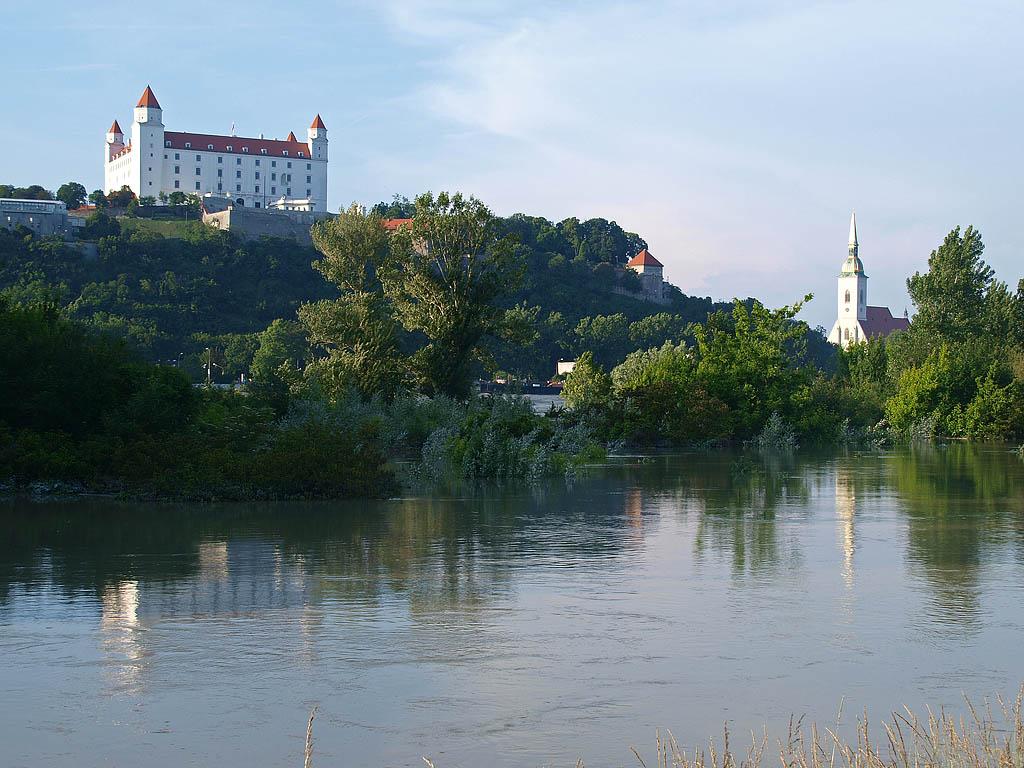 Bratislava: vysoký Dunaj, 7.6.2013 Bratislava