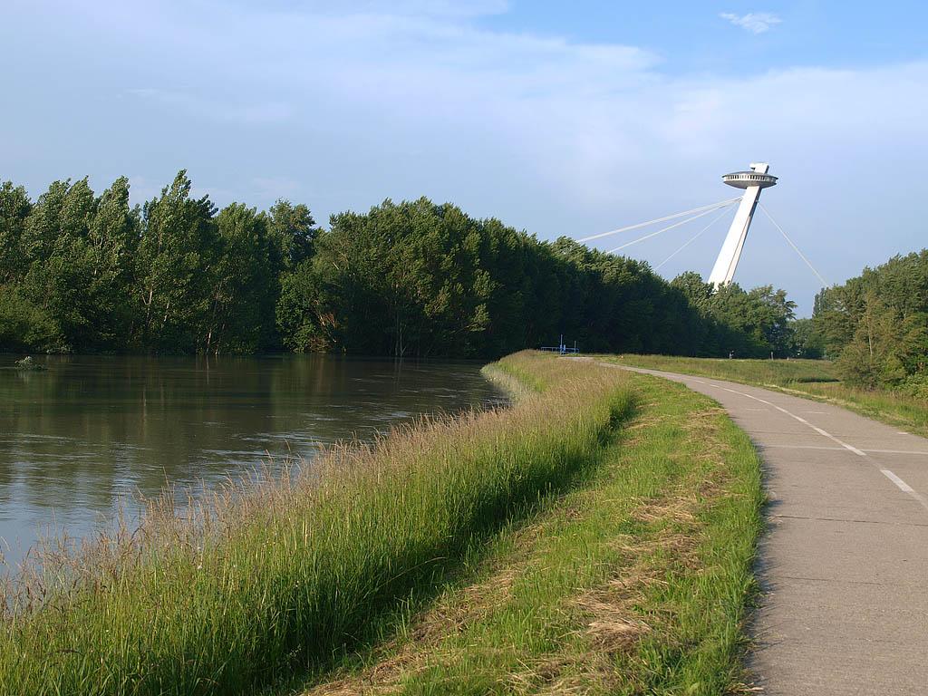 Bratislava: vysoký Dunaj, 7.6.2013 Bratislava