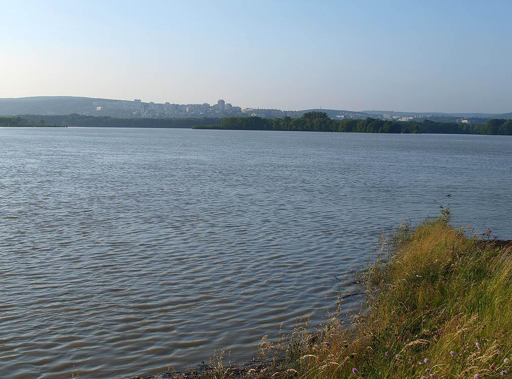 Bratislava: vysoký Dunaj, 7.6.2013 Bratislava