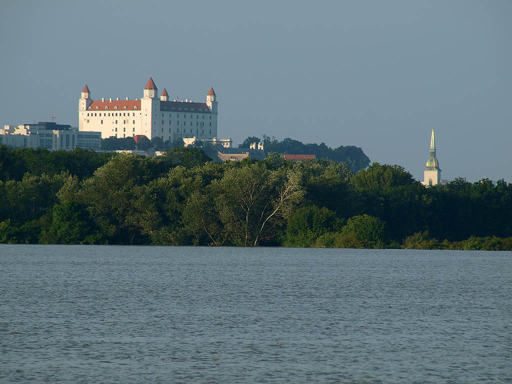 Bratislava: vysoký Dunaj, 7.6.2013 Bratislava