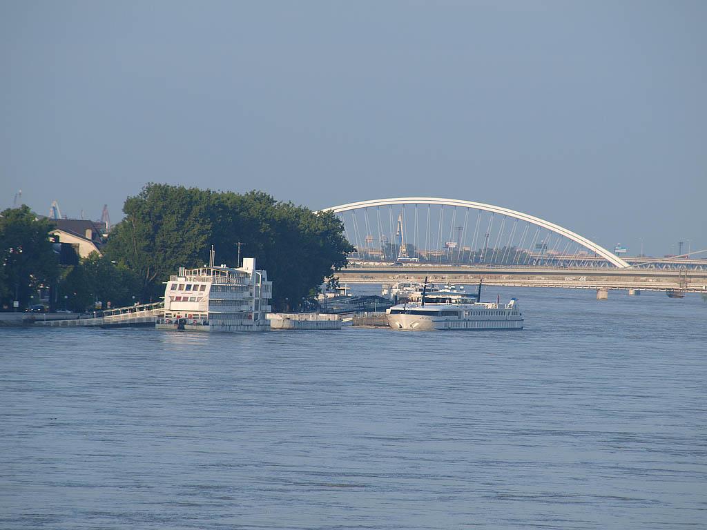 Bratislava: vysoký Dunaj, 7.6.2013 Bratislava