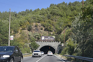 Bulharsko: tunel Železnica na ceste č. 1, 5.8.2023 Bulharsko