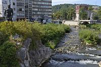 Gabrovo: rieka Jantra, pamätník Pačo Kovača, 10.8.2015 Gabrovo