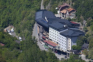 Sarajevo: výhľad na mesto z vrchu Vidikovac, Hotel Saraj, 28.4.2024 Sarajevo