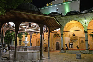 Sarajevo: Baščaršija, Gazi Husrev-begova džamija, 28.4.2024 Sarajevo