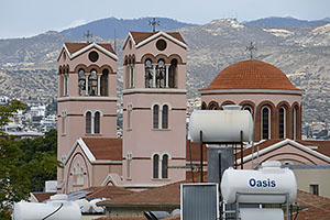 Lemesós, Limassol: výhľad z hradu Lemesos, Holy Cathedral of Virgin Mary Pantanassis, 19.11.2023 Lemesós, Limassol