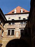 Cesky Krumlov:vyzdoba stien Horneho hradu, 21.4.2007 Cesky Krumlov