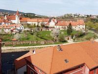 Cesky Krumlov: pohlad na klastor Krizovniku a vezu pivovaru, 21.4.2007 Cesky Krumlov