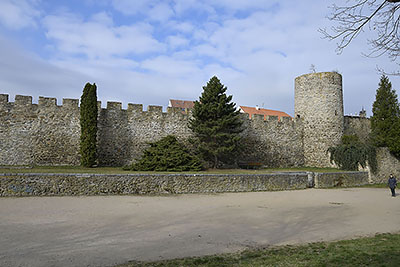 Znojmo: mestské hradby, Husovy sady, 27.3.2022 Znojmo