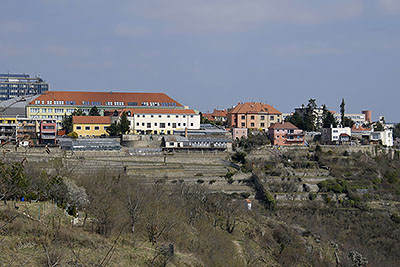Znojmo: výhľad z Hradišťa, stredná škola, 27.3.2022 Znojmo