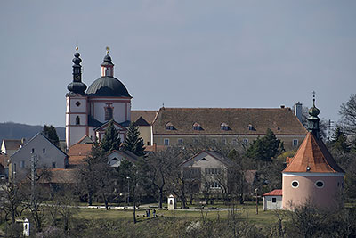 Znojmo: výhľad z radničnej veže, klášter křížovníků, chrám sv. Hyppolita, kostel sv. Antonína Paduánského, 27.3.2022 Znojmo
