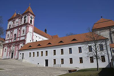 Znojmo: Loucký klášter, kostel sv. Václava, neskororománska bazilika z 13. storočia, 27.3.2022 Znojmo