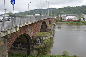 Trier: Römerbrücke, rímsky most cez rieku Mosela (Mosel), najstarší v Nemecku, piliere sú z 2. storočia, 12.5.2023 Trier