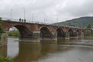 Trier: Römerbrücke, rímsky most cez rieku Mosela (Mosel), najstarší v Nemecku, piliere sú z 2. storočia, 12.5.2023 Trier