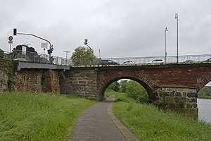 Trier: Römerbrücke, rímsky most cez rieku Mosela (Mosel), najstarší v Nemecku, piliere sú z 2. storočia, 12.5.2023 Trier