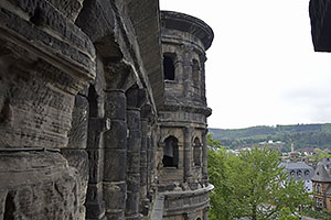 Trier: Porta Nigra, jedna zo 4 brán starovekého mesta Augusta Treverorum, 12.5.2023 Trier