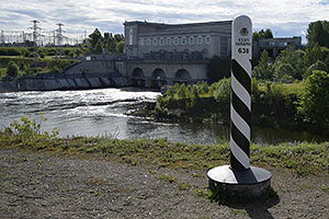 Narva: hranica s Ruskom, vodná elektráreň Narva, hüdroelekrijaam, 15.7.2022 Narva