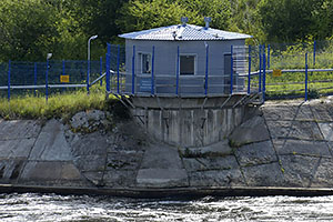 Narva: hranica s Ruskom, vodná elektráreň Narva, hüdroelekrijaam, 15.7.2022 Narva
