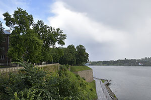 Narva: rieka Narva, 15.7.2022 Narva
