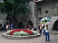 Tallinn: opevnenie dolného mesta, prechod z Toompea do záhrady dánskeho kráľa (Taani kuninga aed), 2.8.2013 Tallinn