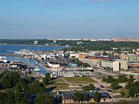 Tallinn: pohľad z veže kostola sv. Olafa na prístav, 2.8.2013 Tallinn