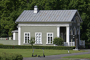 Tallinn: Kadriorg, Kadrioru Pargi muuseum-raamatukogu, 16.7.2022 Tallinn