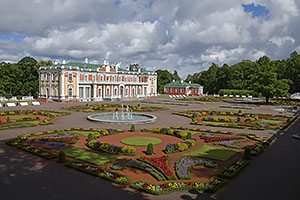 Tallinn: Kadrioru loss, palác Kadriorg, Ekaterintal, barokový palác Petra I. pre Katarínu I., 16.7.2022 Tallinn