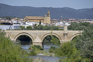 Córdoba: výhľad na Puente Romano z Puente de San Rafael, 17.4.2023 Córdoba