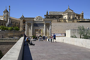 Córdoba: Puente Romano, Puerta del Puente, 17.4.2023 Córdoba