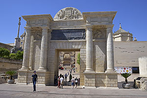 Córdoba: Puerta del Puente, 17.4.2023 Córdoba