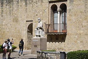 Córdoba: Monumento a Averroes, 17.4.2023 Córdoba